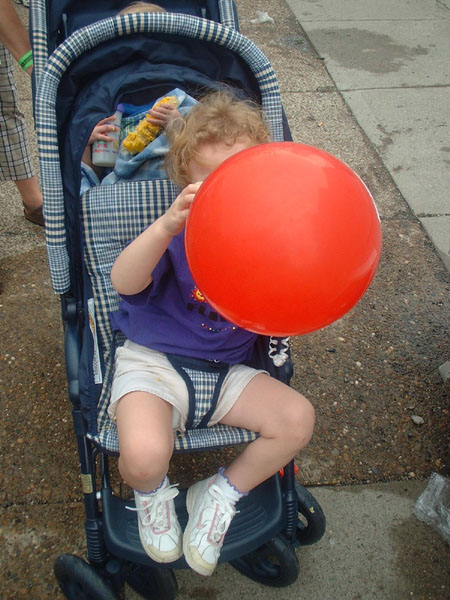 Savannah hides behind a red balloon.jpg 90.8K